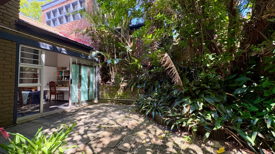 To Let 4 Bedroom Property for Rent in Bonza Bay Eastern Cape